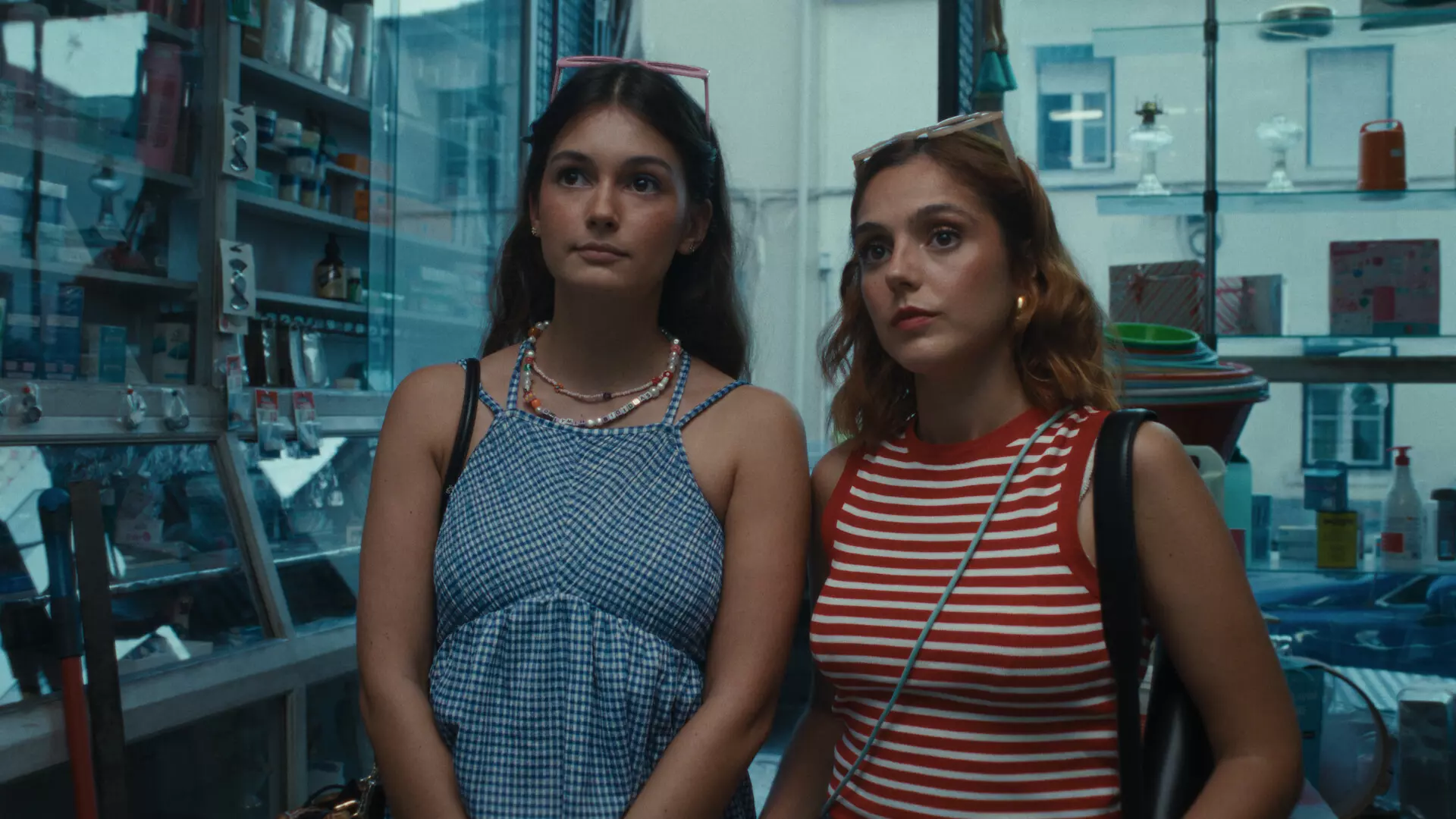 imagem promocional da série da rtp play situações delicadas