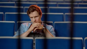 dexter: original sin foto de patrick gibson na série dexter original sin da skyshowtime