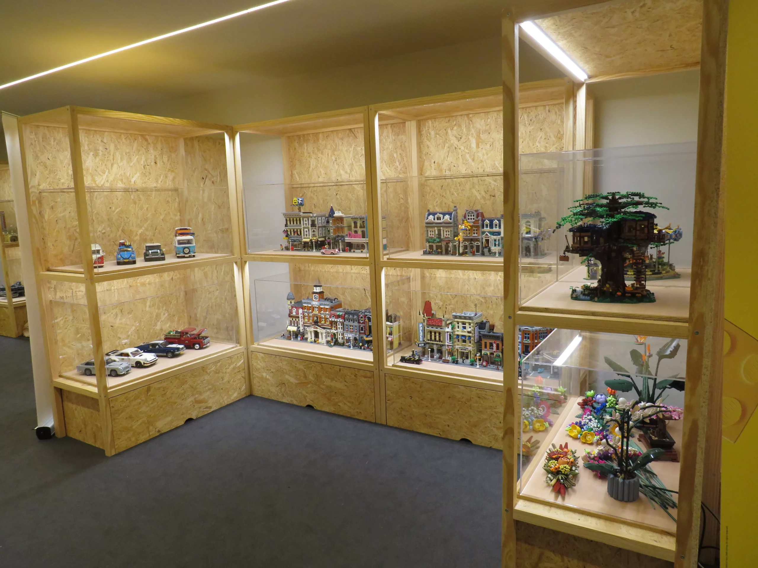 exposição arte em peças com construções lego em paredes de coura