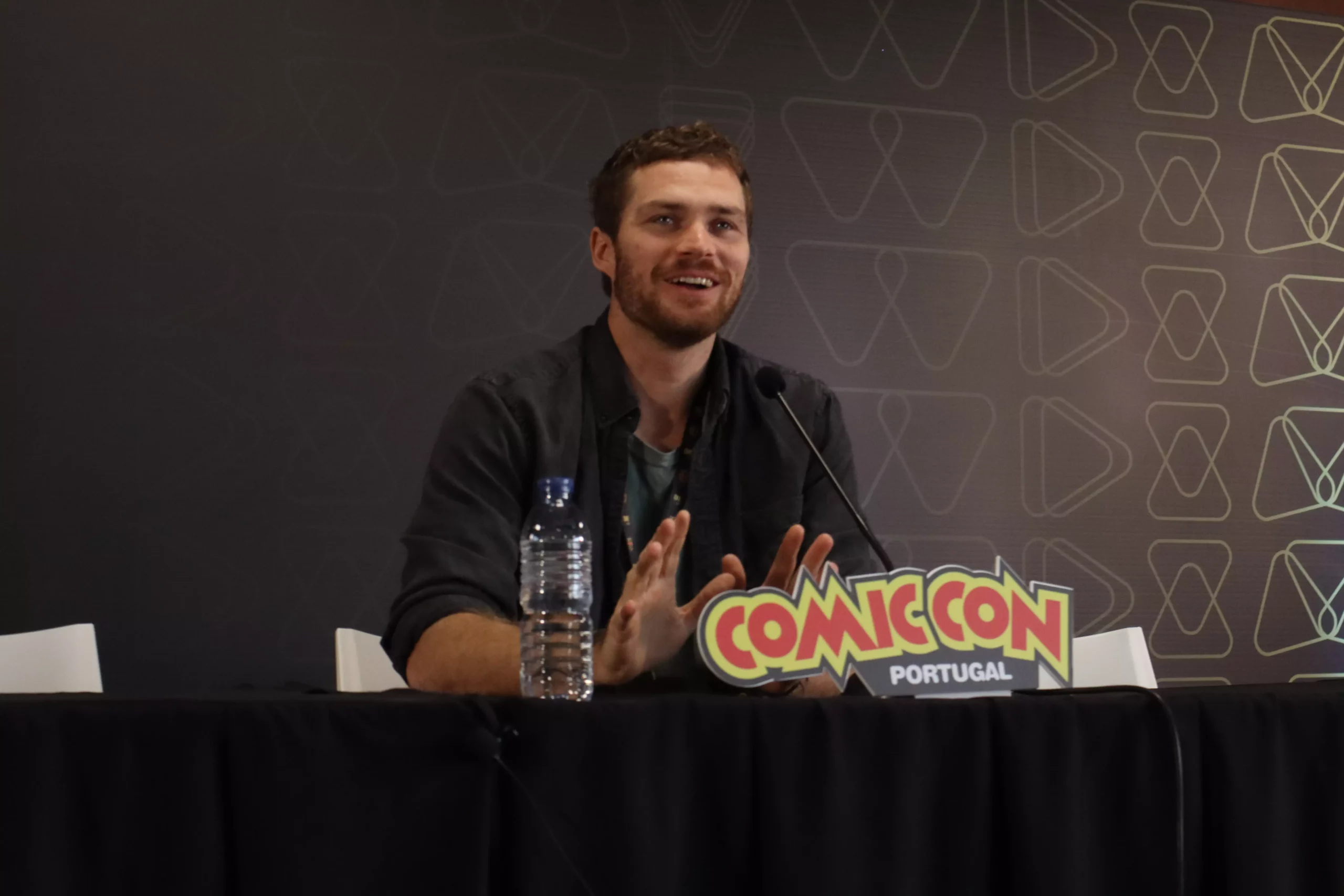 Finn Jones em Conferência de Imprensa na Comic Con Portugal 2024 by TV Contraluz
