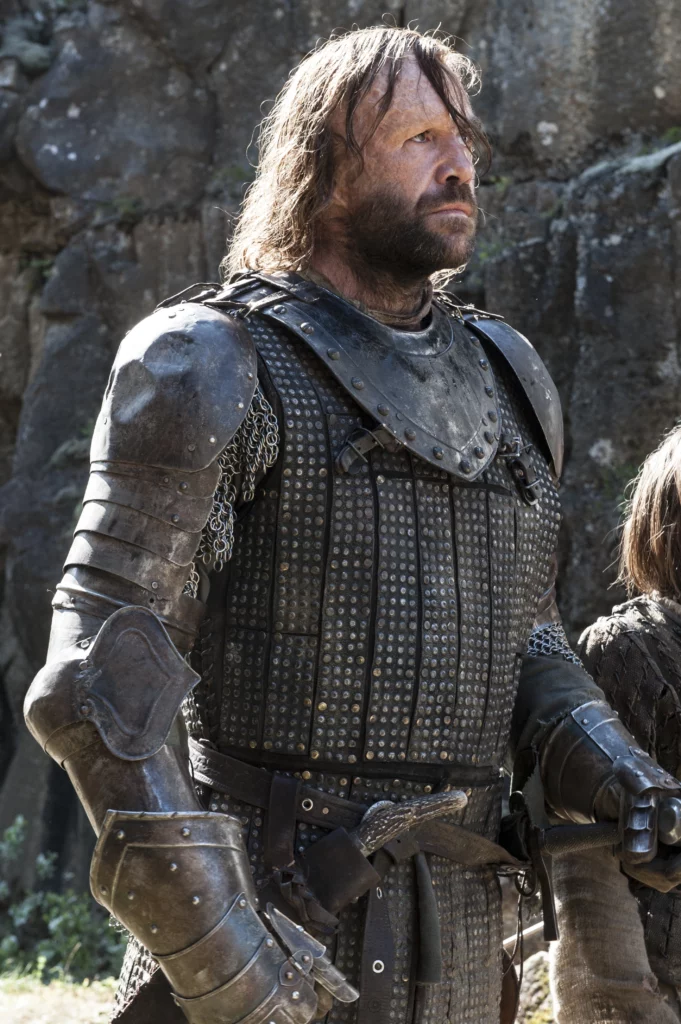 rory mccann no papel de sandor clegan em game of thrones