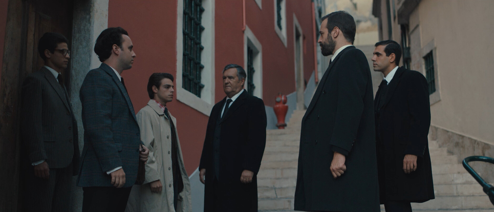 imagem promocional da série homens de honra da rtp