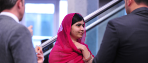 Read more about the article Apenas 1% dos actores muçulmanos tem papéis relevantes na TV de Hollywood. Malala quer ajudar a mudar essa realidade