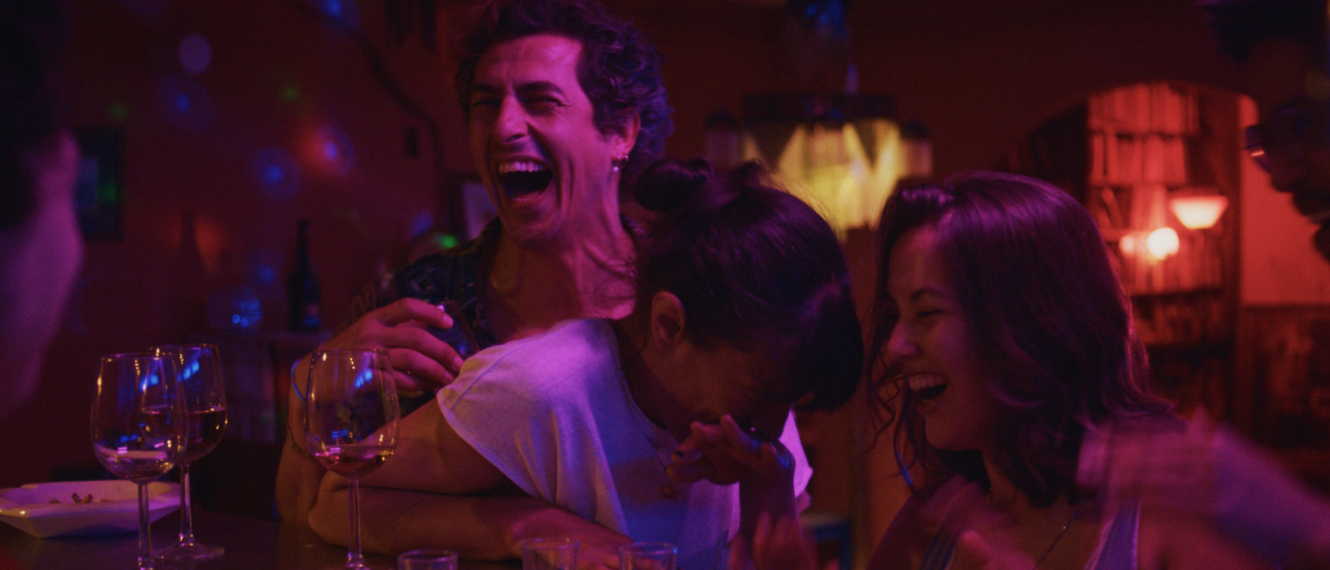 imagem promocional da série três tristes tigres de josé pimentão para a rtp play